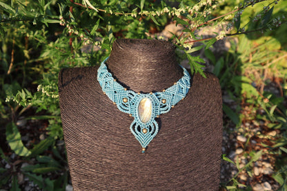Türkisblaues Macramee Collier mit Labradorit