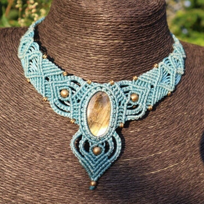 Türkisblaues Macramee Collier mit Labradorit