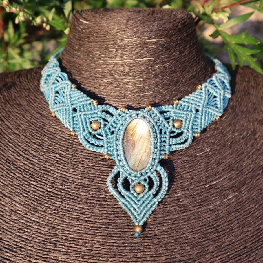 Türkisblaues Macramee Collier mit Labradorit