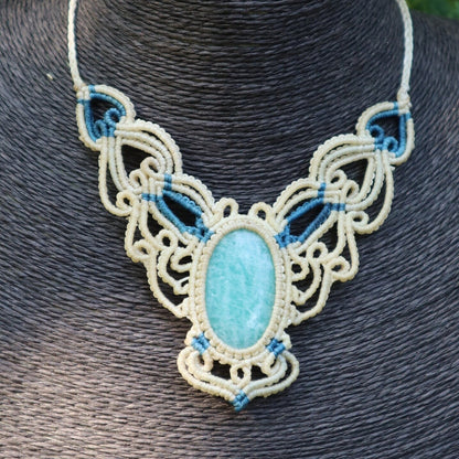 Weißblaues Makramee Collier mit Amazonit