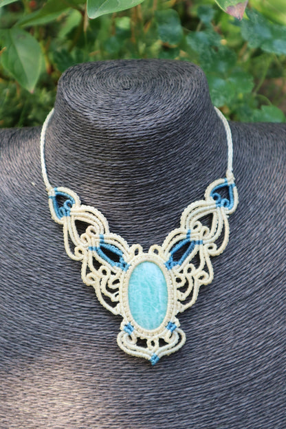 Weißblaues Makramee Collier mit Amazonit