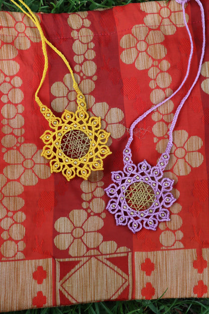 Sri Yantra Mandala Anhänger, Sri Yantra Halskette Makramee, Macrame Halskette, Heilige Geometrie, Devi, Göttin, Tantra, Mandalakette