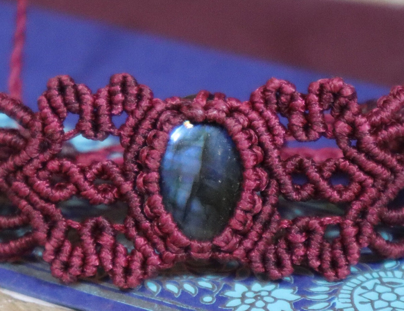 Dunkelrotes  Macramee Armband
