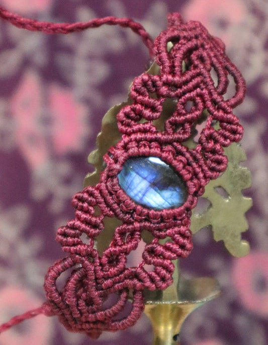 Dunkelrotes  Macramee Armband mit  Labradorit, Vintage, Hippie, Boheme, Elfen Schmuck