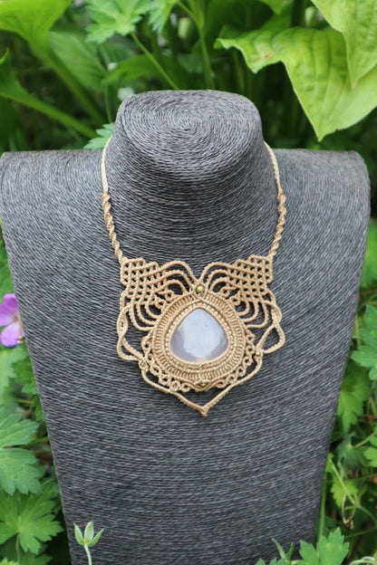 Beiges Makramee Collier mit Rosenquarz