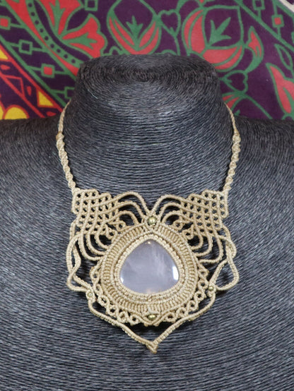 Beiges Makramee Collier mit Rosenquarz