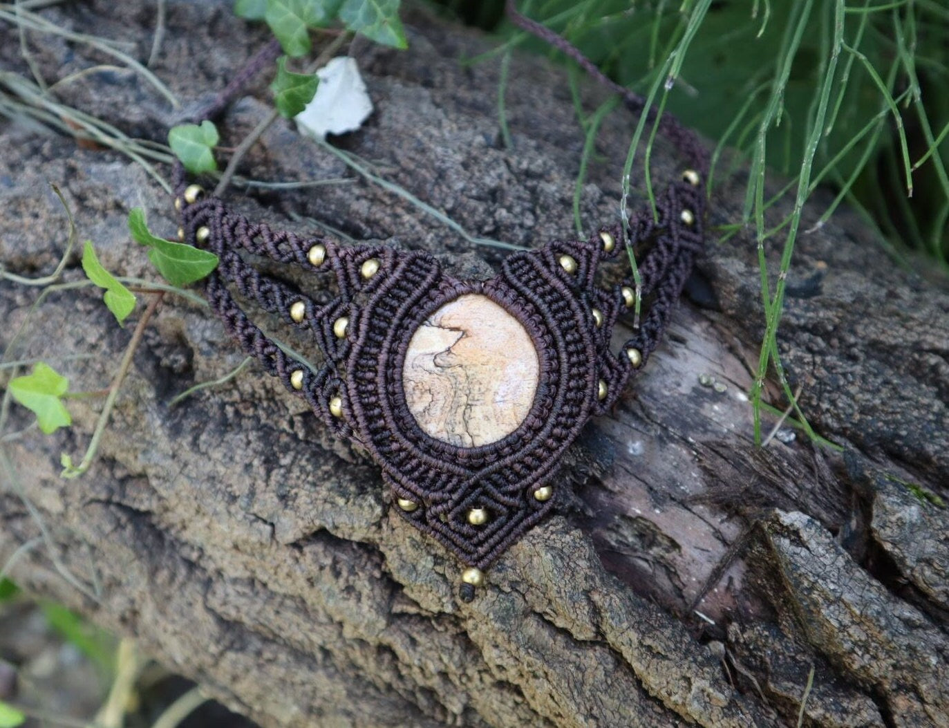 Braune Makramee Collier mit hellem Jaspis