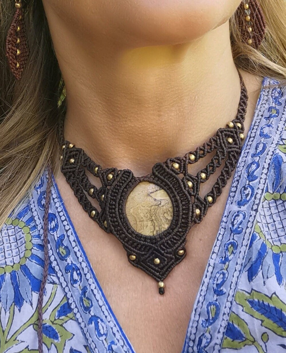 Braune Makramee Collier mit hellem Jaspis