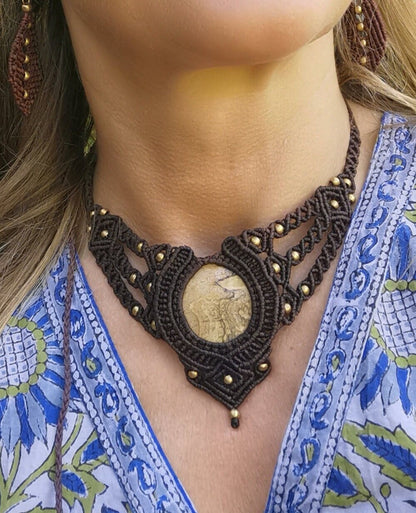 Braune Makramee Collier mit hellem Jaspis