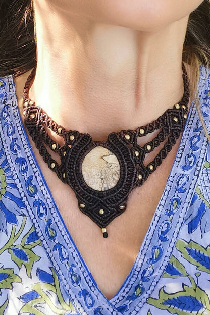Braune Makramee Collier mit hellem Jaspis