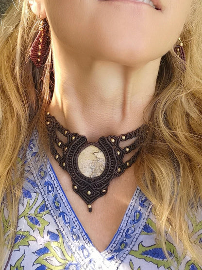 Braune Makramee Collier mit hellem Jaspis