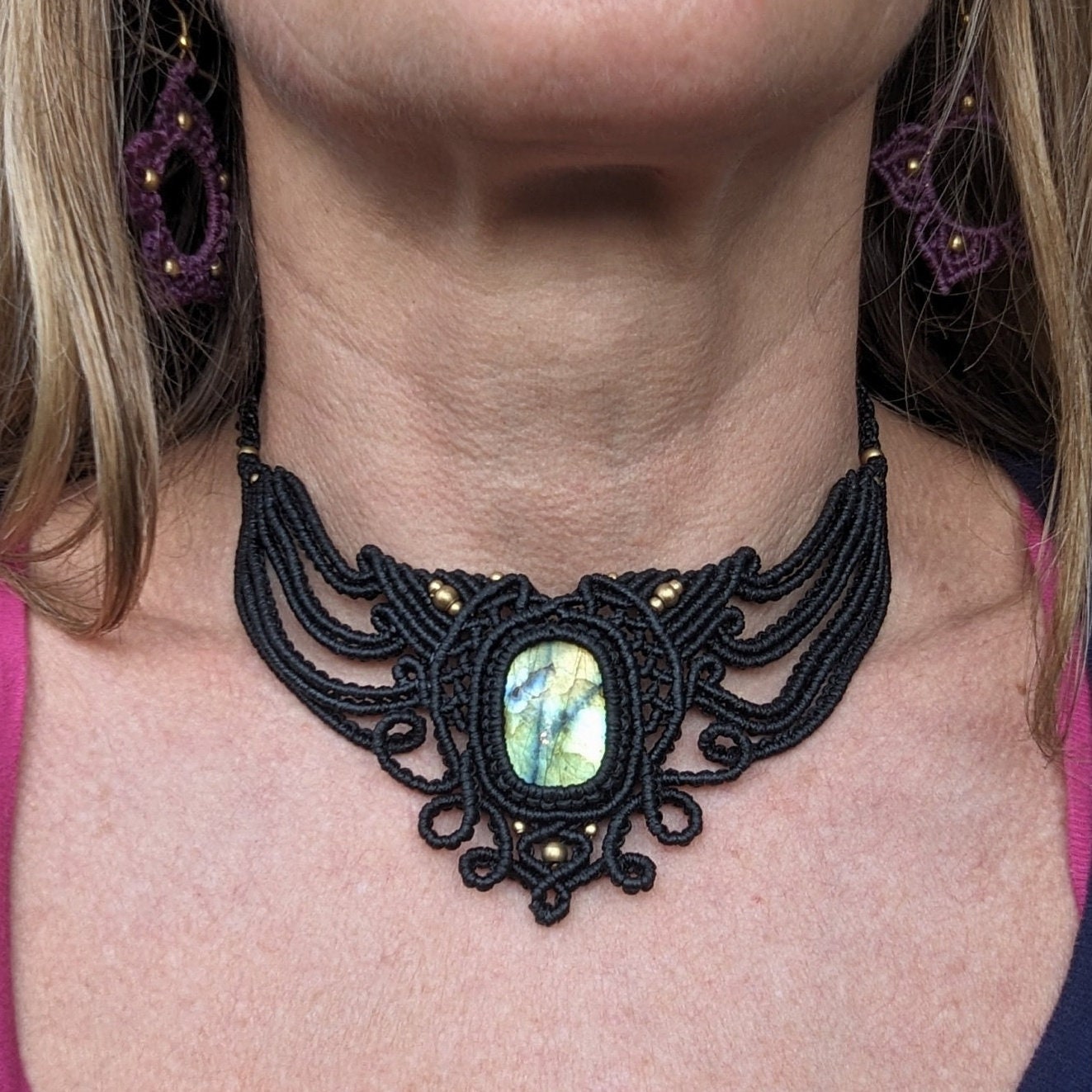 Schwarzes Makramee Collier mit Labradorit