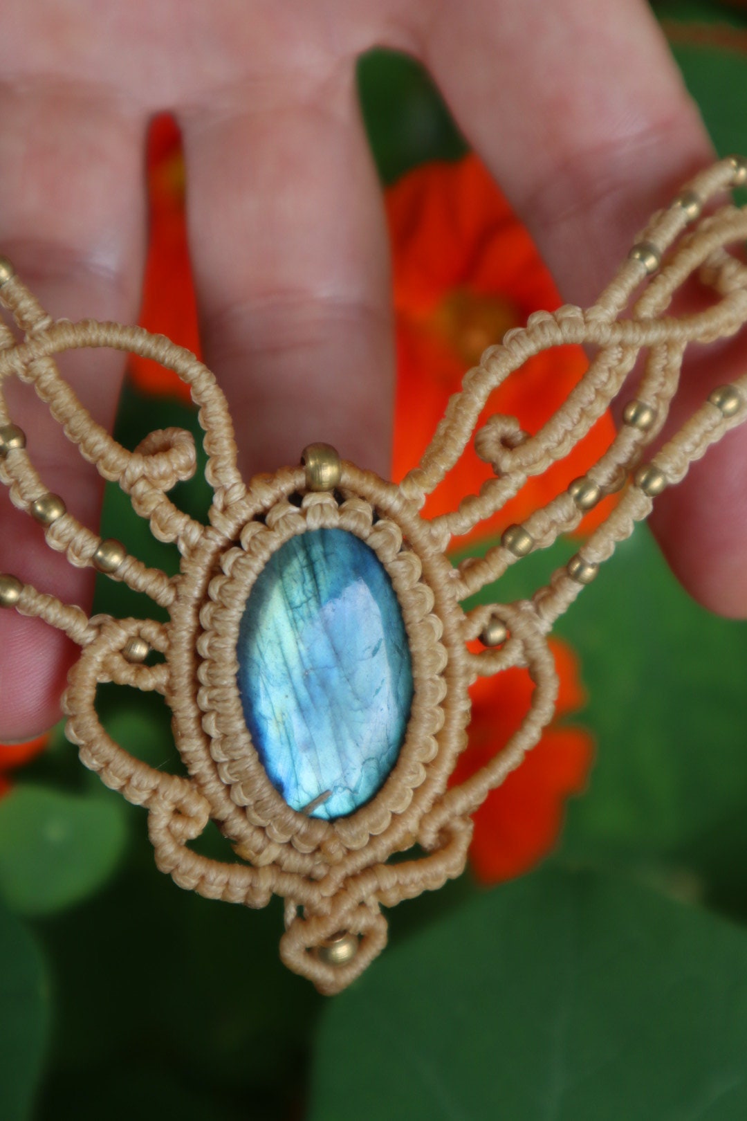 Beiges Makramee Collier mit Labradorit