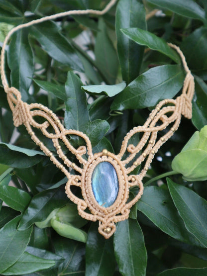 Beiges Makramee Collier mit Labradorit