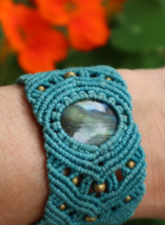 Türkises  Macramee Armband mit  Labradorit