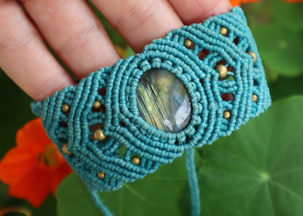 Türkises  Macramee Armband mit  Labradorit