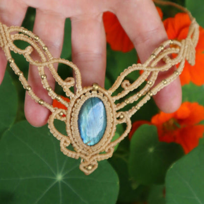 Beiges Makramee Collier mit Labradorit