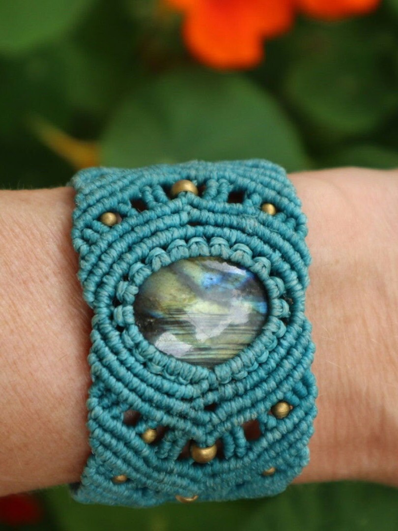 Türkises  Macramee Armband mit  Labradorit