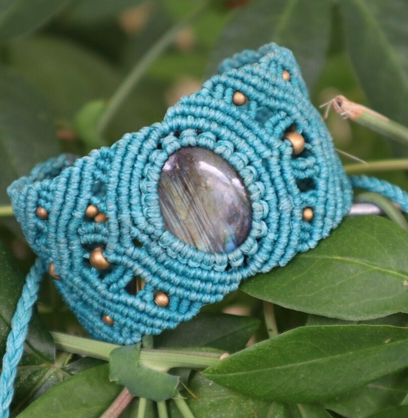Türkises  Macramee Armband mit  Labradorit