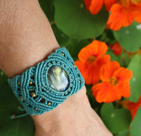 Türkises  Macramee Armband mit  Labradorit