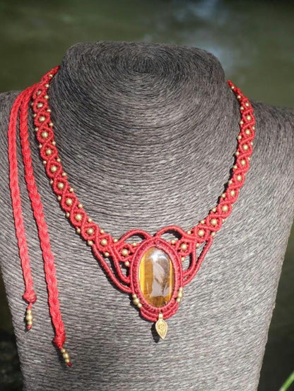 Rote Makramee Kette  mit Tigerauge