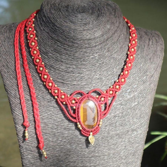 Rote Makramee Kette  mit Tigerauge