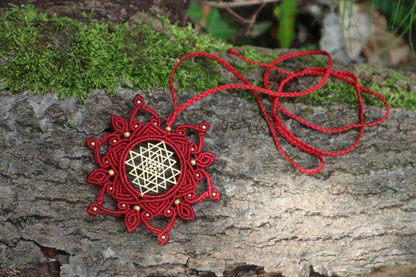 Sri Yantra Mandala Anhänger, Sri Yantra Halskette Makramee, Macrame Halskette, Heilige Geometrie, Devi, Göttin, Tantra, Mandalakette
