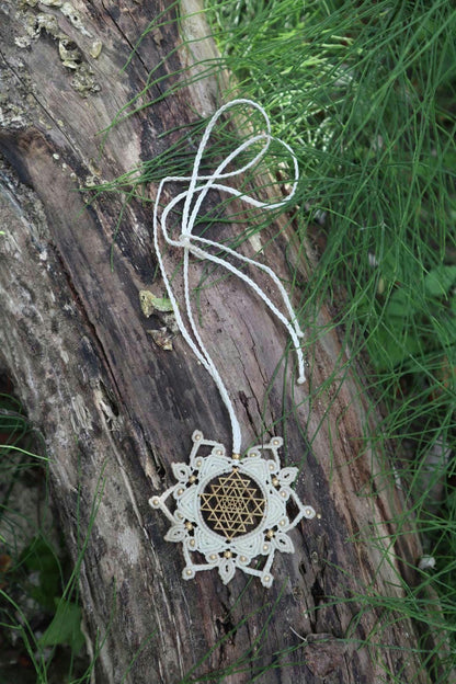 Sri Yantra Mandala Anhänger, Sri Yantra Halskette Makramee, Macrame Halskette, Heilige Geometrie, Devi, Göttin, Tantra, Mandalakette