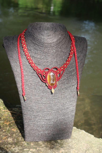 Rote Makramee Kette  mit Tigerauge