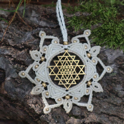 Sri Yantra Mandala Anhänger, Sri Yantra Halskette Makramee, Macrame Halskette, Heilige Geometrie, Devi, Göttin, Tantra, Mandalakette