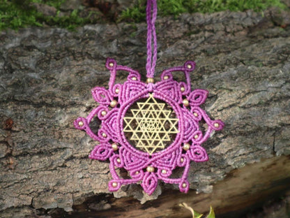 Sri Yantra Mandala Anhänger, Sri Yantra Halskette Makramee, Macrame Halskette, Heilige Geometrie, Devi, Göttin, Tantra, Mandalakette