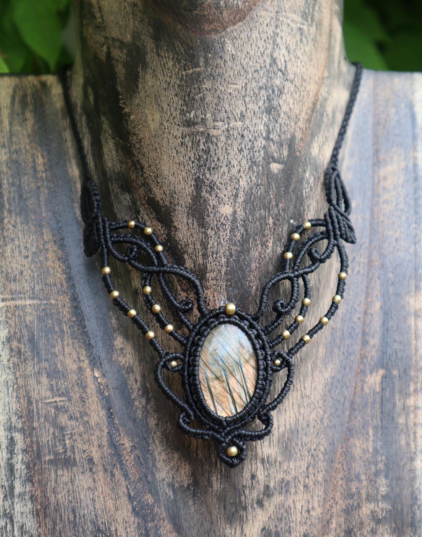 Schwarzes  Makramee Collier
