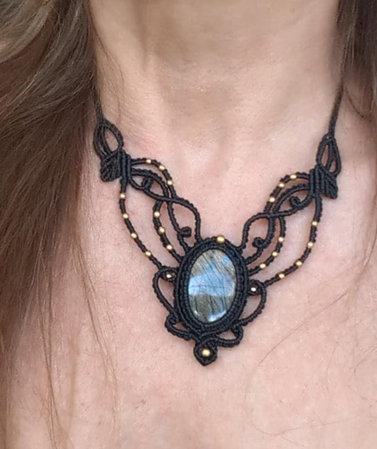 Schwarzes  Makramee Collier