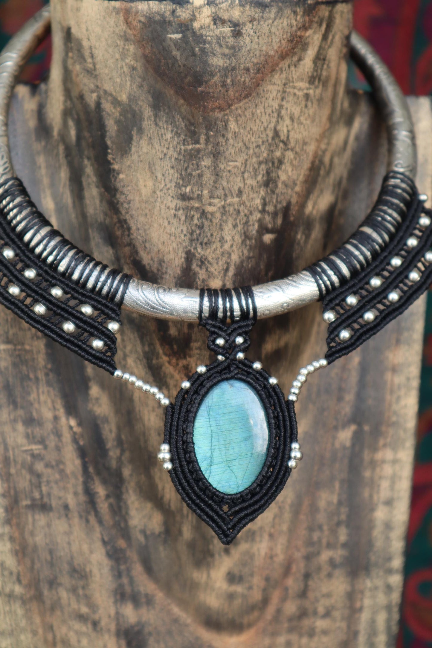 Chokers with labradorite, macrame choker, silver-colored metal, Goa, elven jewelry, Wicca, tribal, metal hoops with macrame, festival