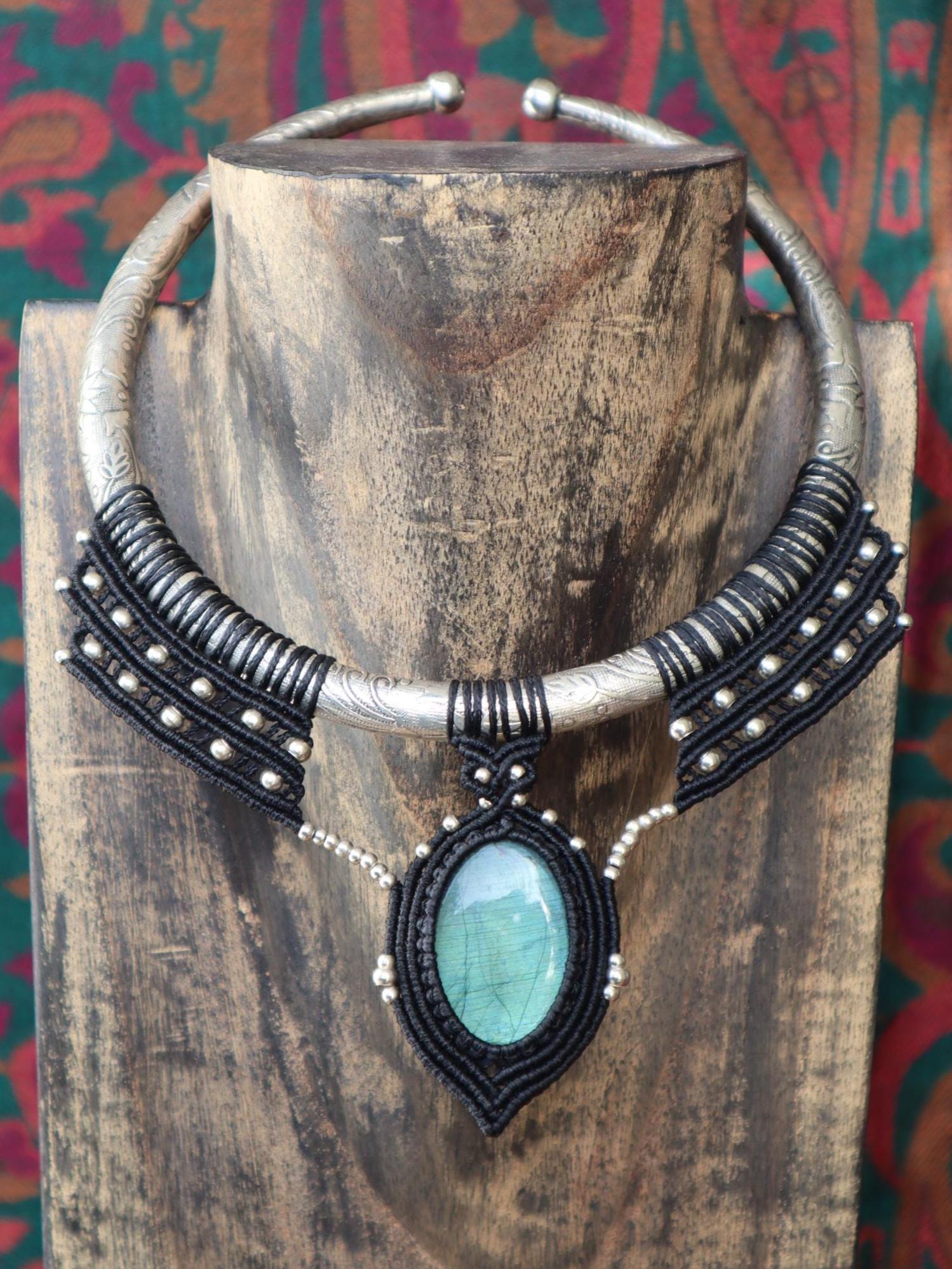 Chokers with labradorite, macrame choker, silver-colored metal, Goa, elven jewelry, Wicca, tribal, metal hoops with macrame, festival