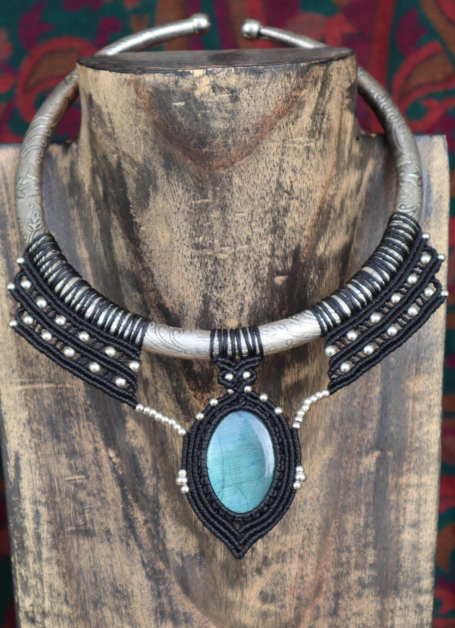 Chokers with labradorite, macrame choker, silver-colored metal, Goa, elven jewelry, Wicca, tribal, metal hoops with macrame, festival