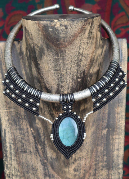 Chokers with labradorite, macrame choker, silver-colored metal, Goa, elven jewelry, Wicca, tribal, metal hoops with macrame, festival