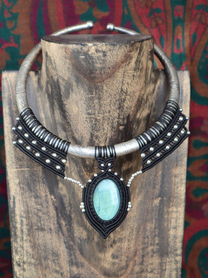 Chokers with labradorite, macrame choker, silver-colored metal, Goa, elven jewelry, Wicca, tribal, metal hoops with macrame, festival