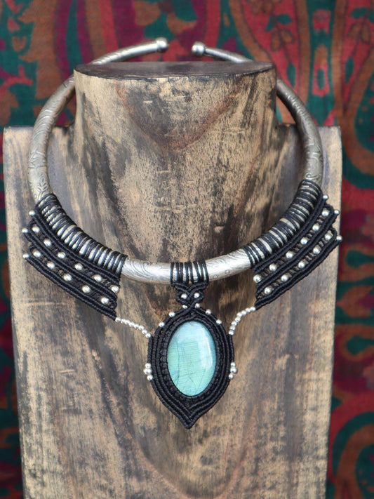Chokers with labradorite, macrame choker, silver-colored metal, Goa, elven jewelry, Wicca, tribal, metal hoops with macrame, festival