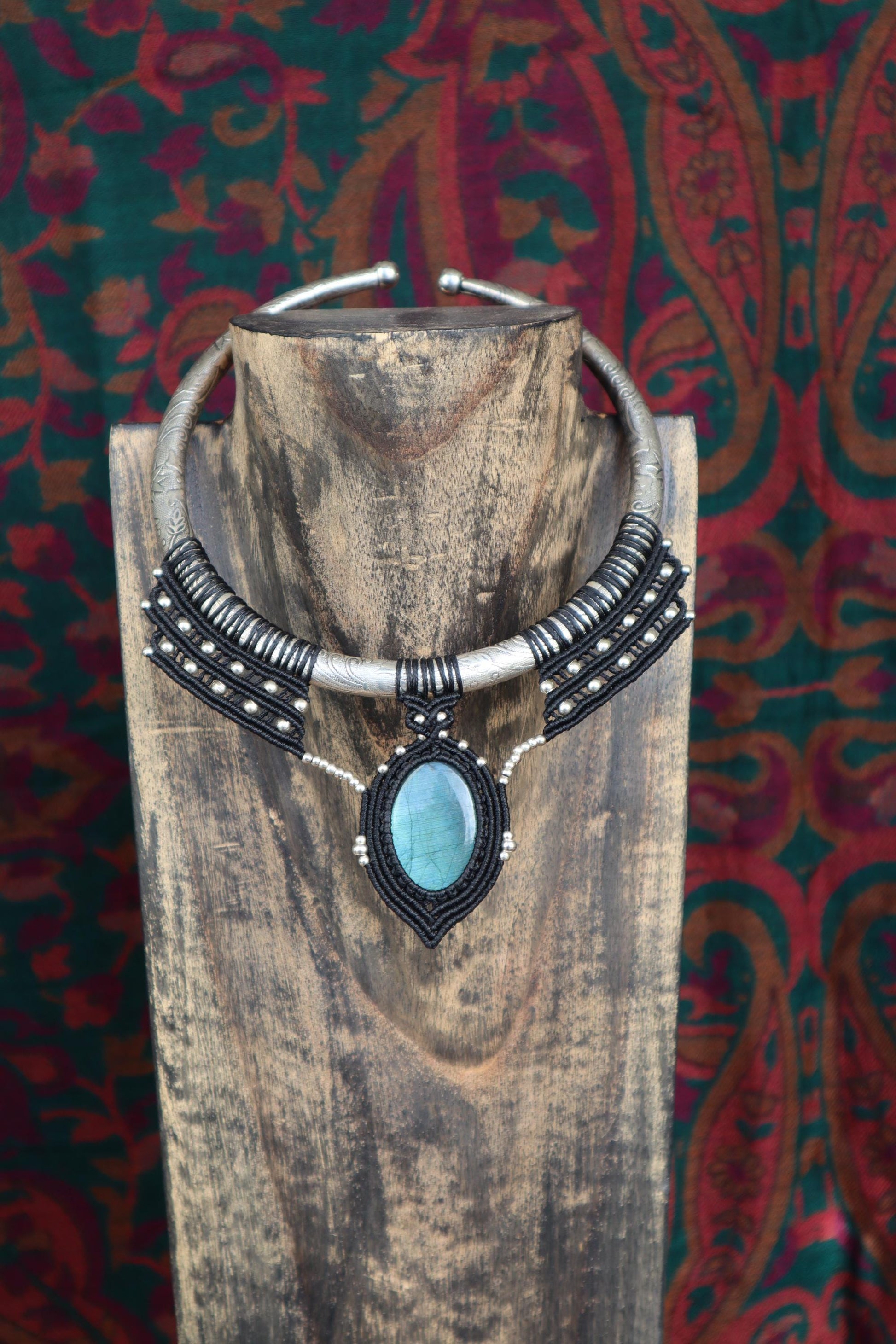 Chokers with labradorite, macrame choker, silver-colored metal, Goa, elven jewelry, Wicca, tribal, metal hoops with macrame, festival