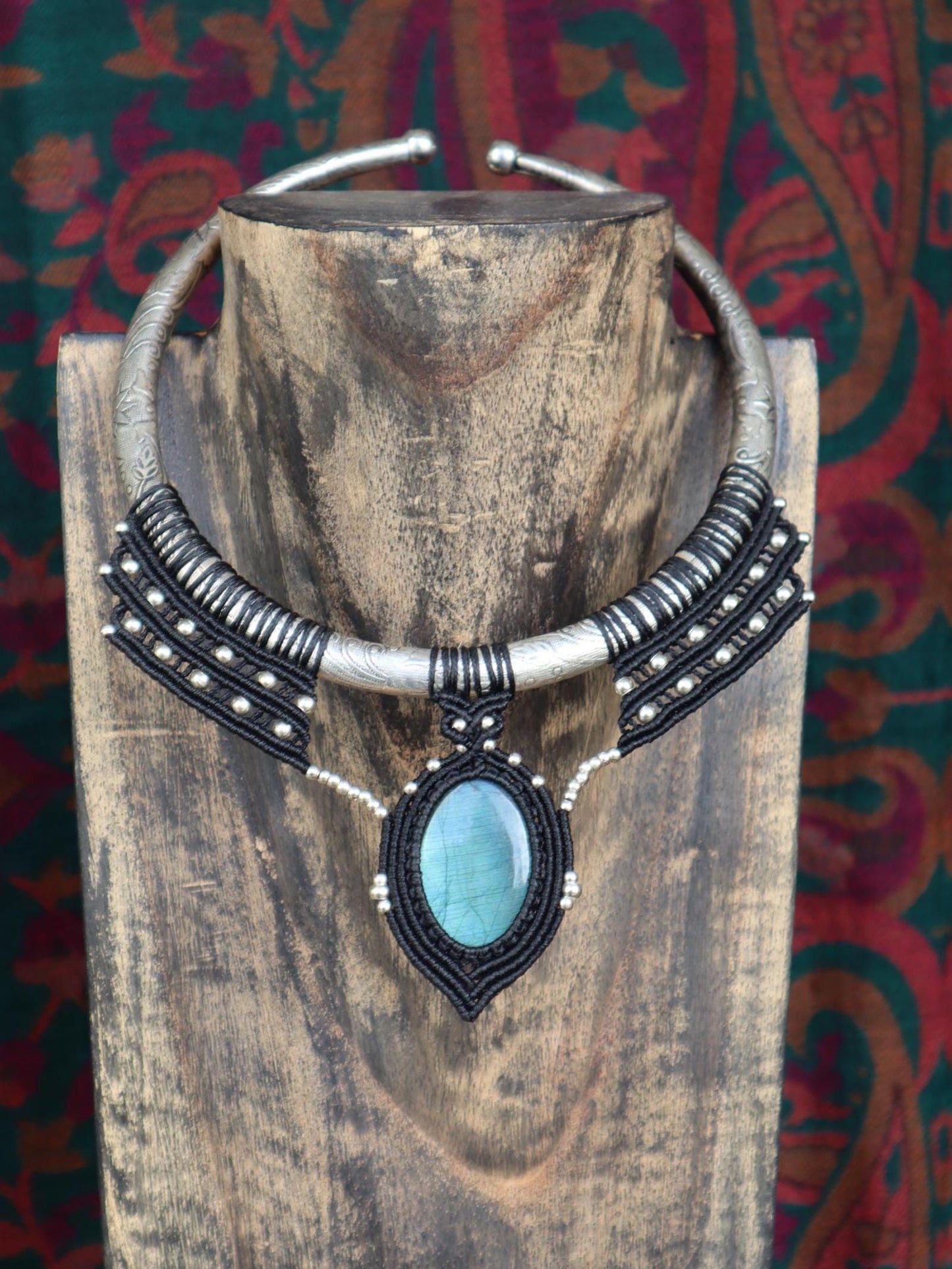 Chokers with labradorite, macrame choker, silver-colored metal, Goa, elven jewelry, Wicca, tribal, metal hoops with macrame, festival