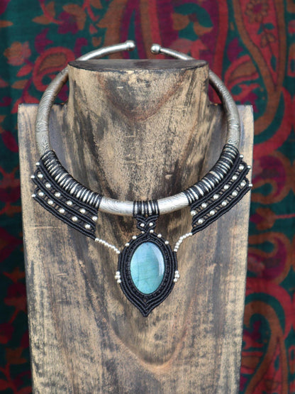 Chokers with labradorite, macrame choker, silver-colored metal, Goa, elven jewelry, Wicca, tribal, metal hoops with macrame, festival