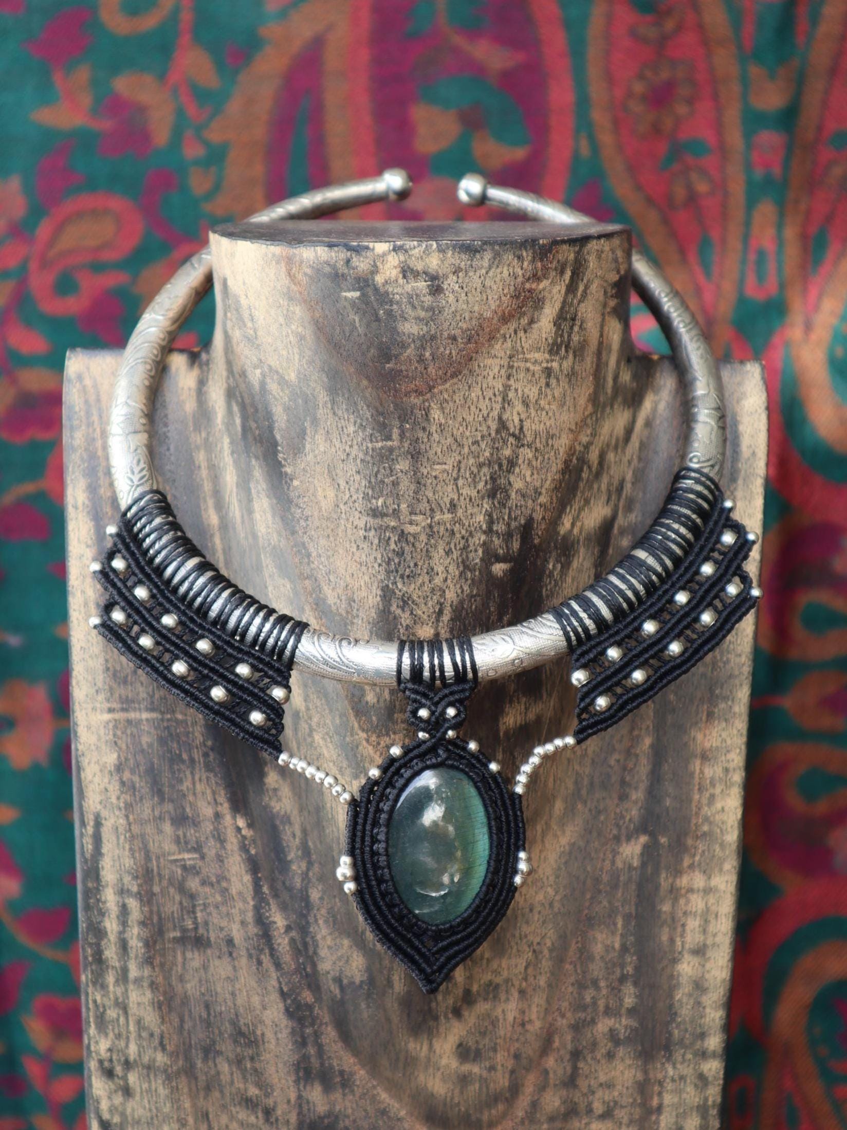 Chokers with labradorite, macrame choker, silver-colored metal, Goa, elven jewelry, Wicca, tribal, metal hoops with macrame, festival