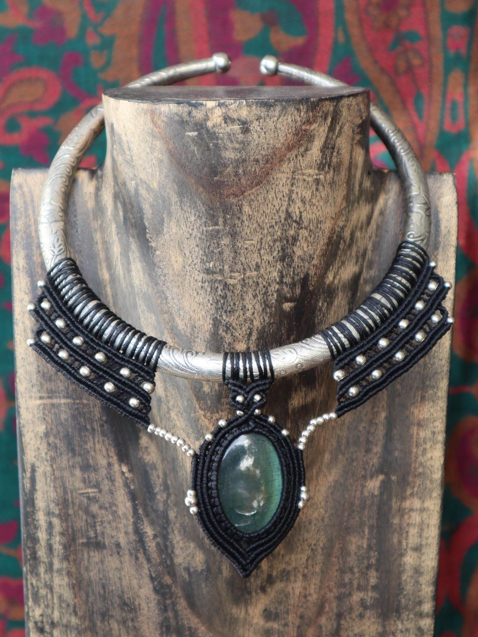 Chokers with labradorite, macrame choker, silver-colored metal, Goa, elven jewelry, Wicca, tribal, metal hoops with macrame, festival