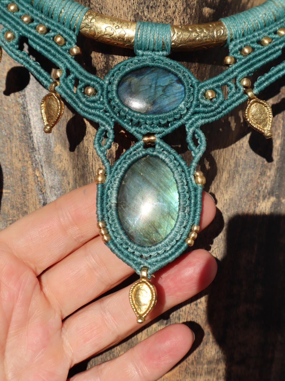 macrame choker with labradorite, brass choker with gemstone, petrol, Goa, elves, Wicca, macrame, healing stone