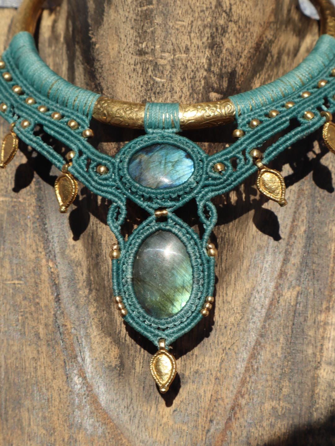 macrame choker with labradorite, brass choker with gemstone, petrol, Goa, elves, Wicca, macrame, healing stone