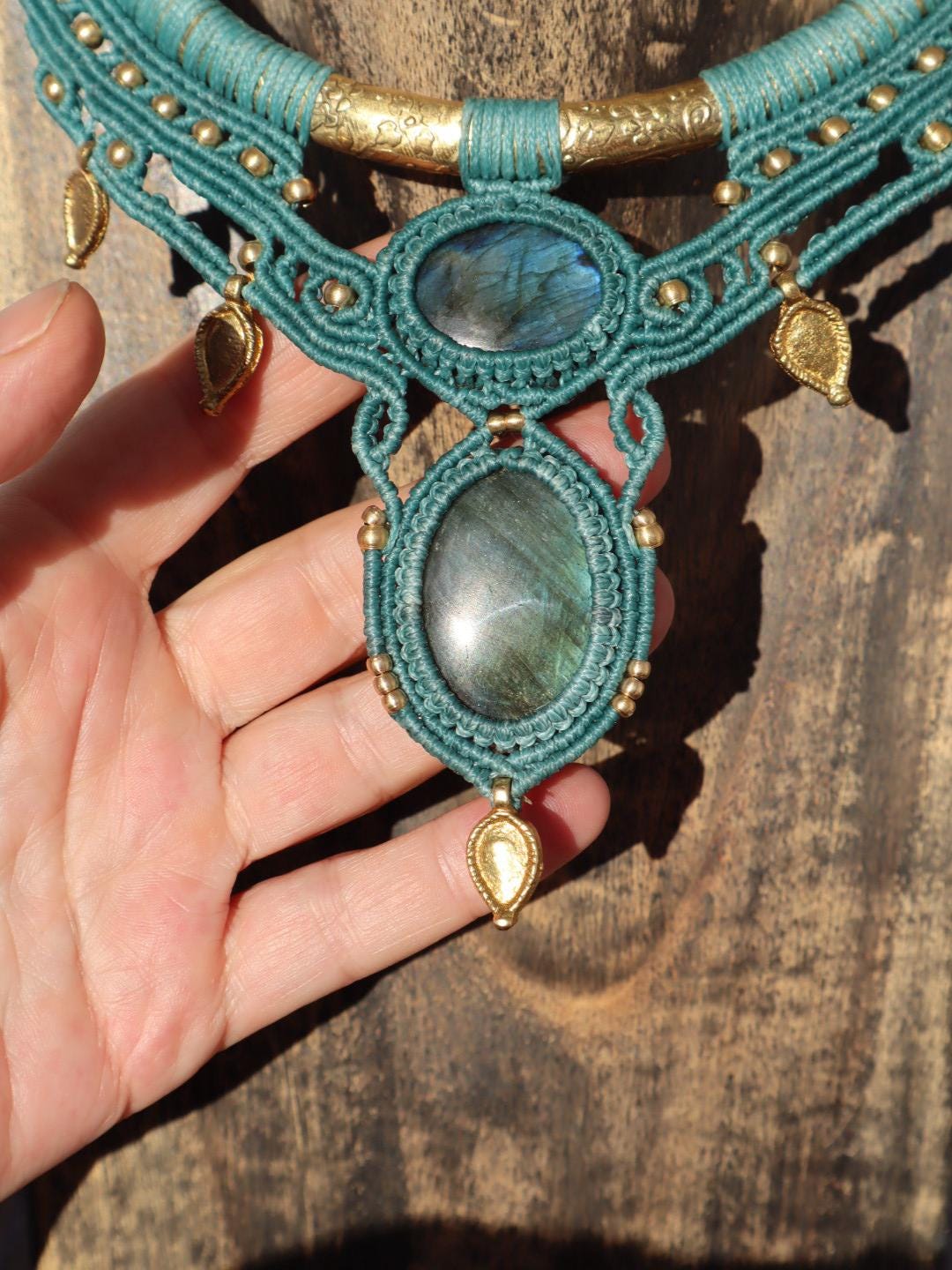 macrame choker with labradorite, brass choker with gemstone, petrol, Goa, elves, Wicca, macrame, healing stone