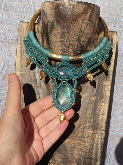 macrame choker with labradorite, brass choker with gemstone, petrol, Goa, elves, Wicca, macrame, healing stone