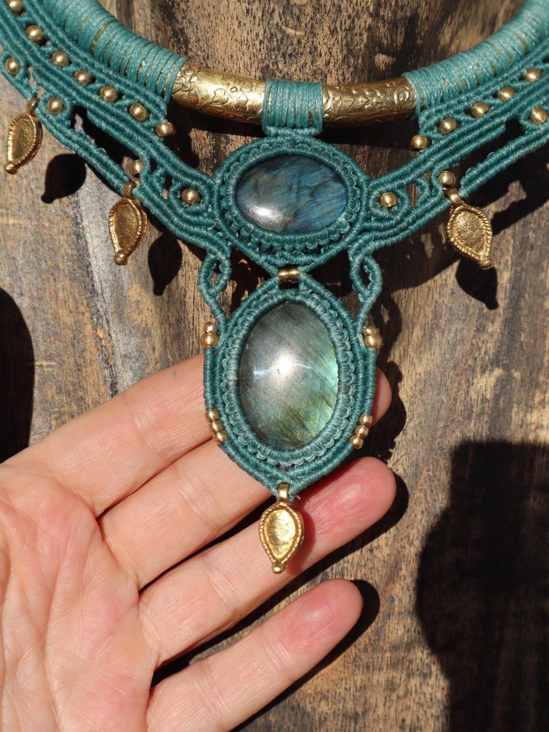 macrame choker with labradorite, brass choker with gemstone, petrol, Goa, elves, Wicca, macrame, healing stone