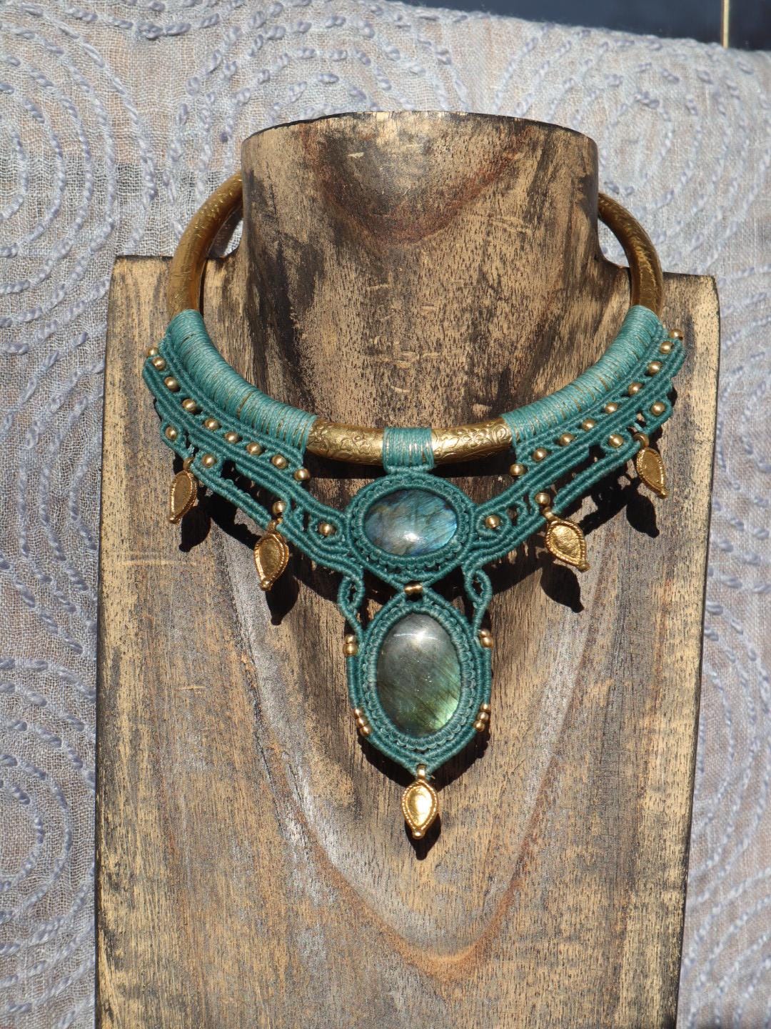 macrame choker with labradorite, brass choker with gemstone, petrol, Goa, elves, Wicca, macrame, healing stone